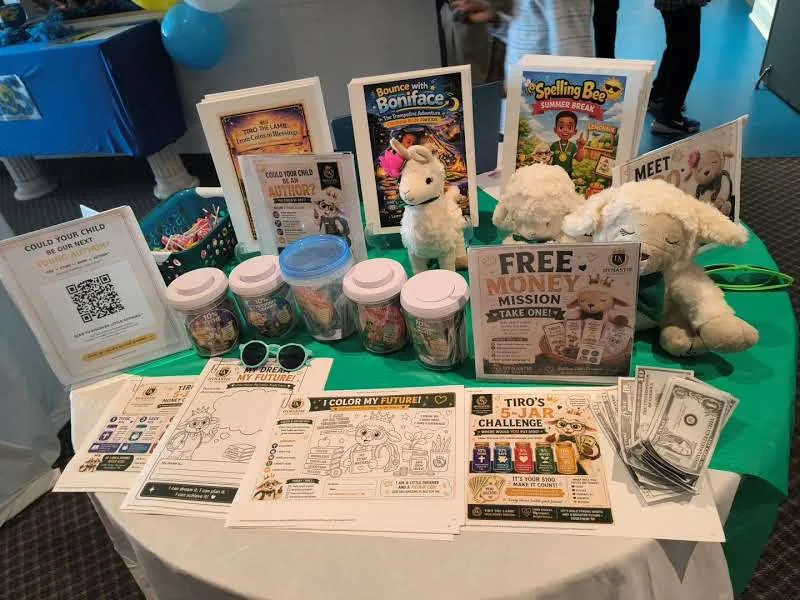 Table du Book Expo 2026 avec les livres Dynastie Academy, les bocaux d'activités et les cahiers